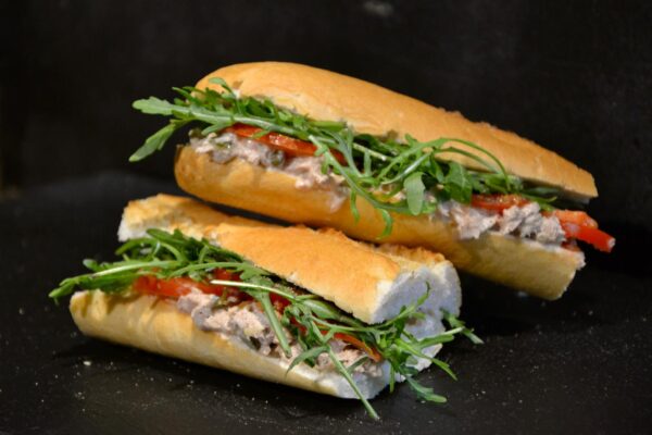 Belegtes Brötchen mit Thunfischsalat von Nassen Amsterdam