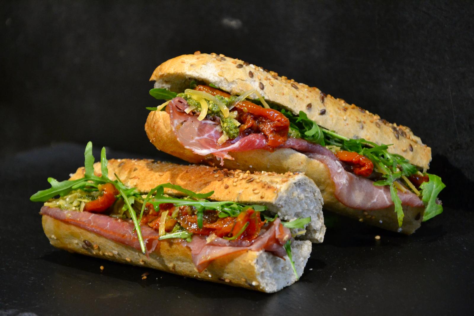 Broodje Carpaccio Pesto – Broodjes van Nassen Selectie